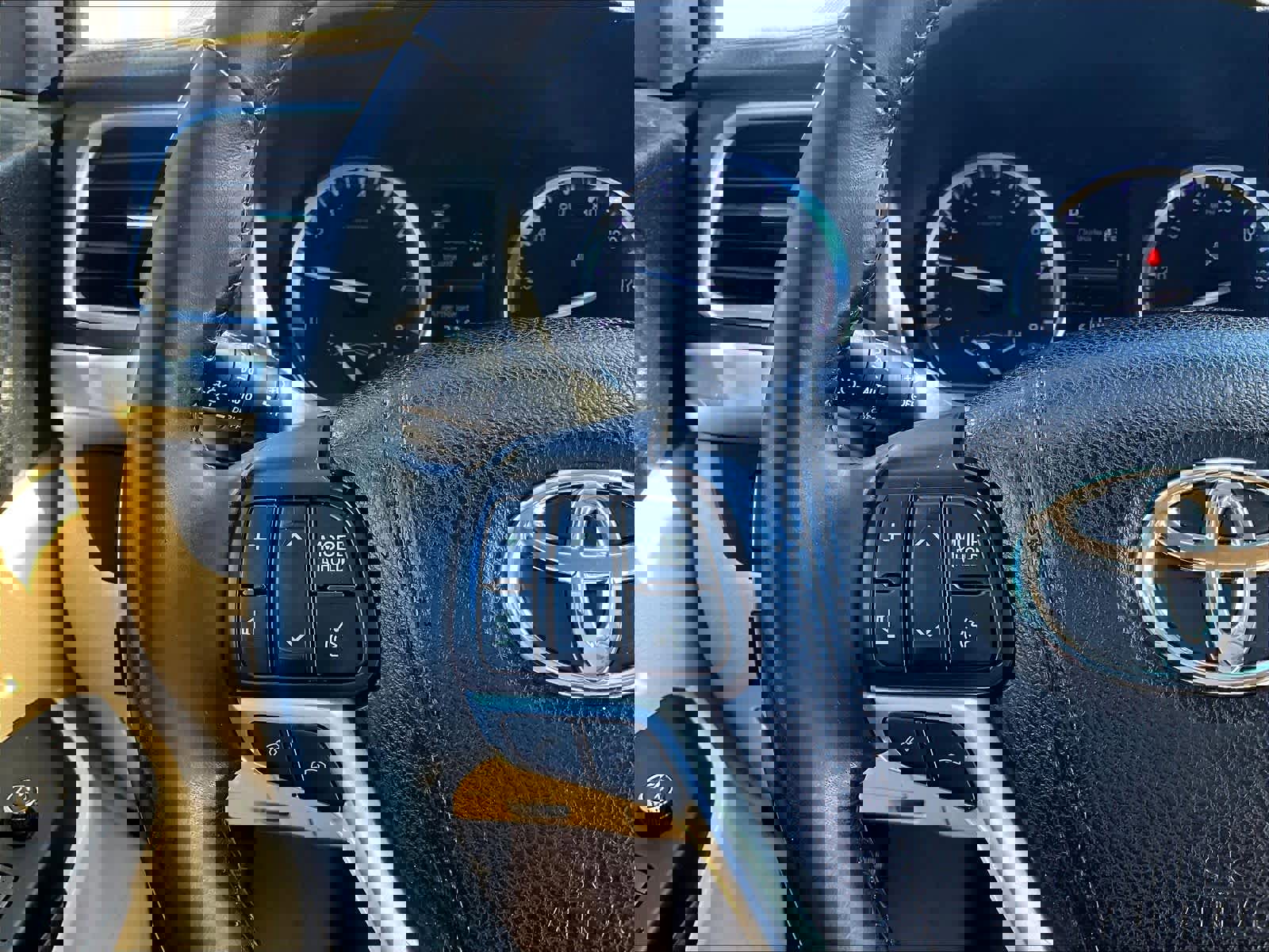 Used 2017 Toyota Highlander XLE image 24