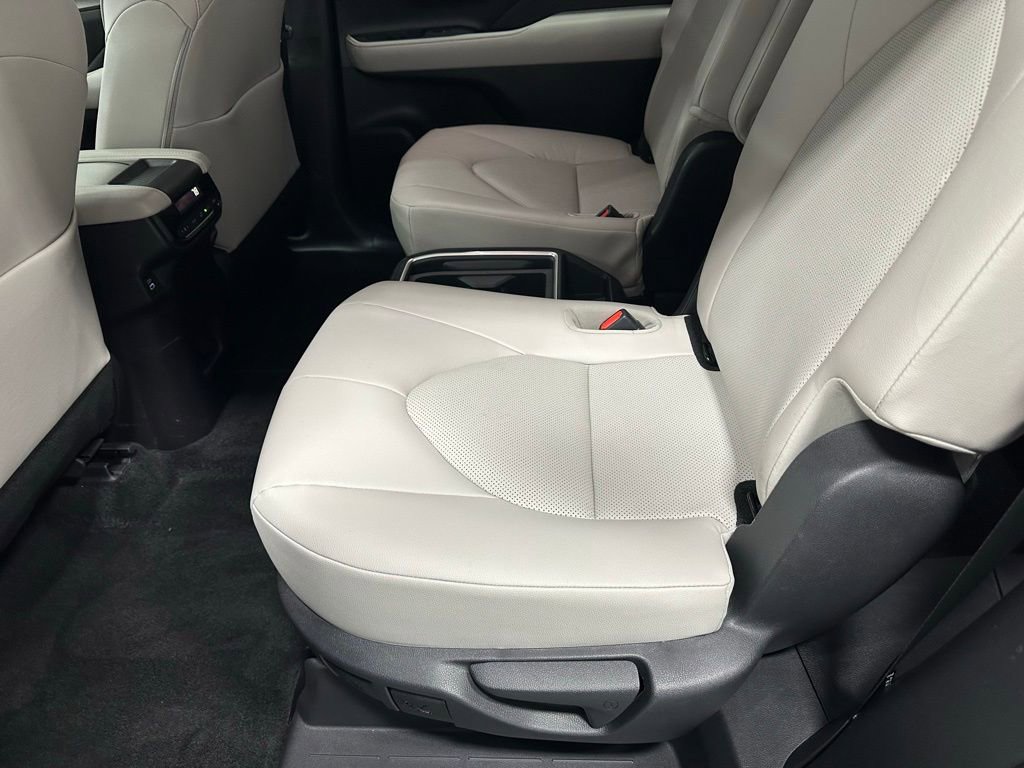 Used 2025 Toyota Grand Highlander AWD image 48