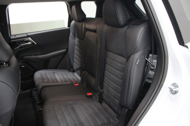 New 2026 Mitsubishi Outlander SE image 25