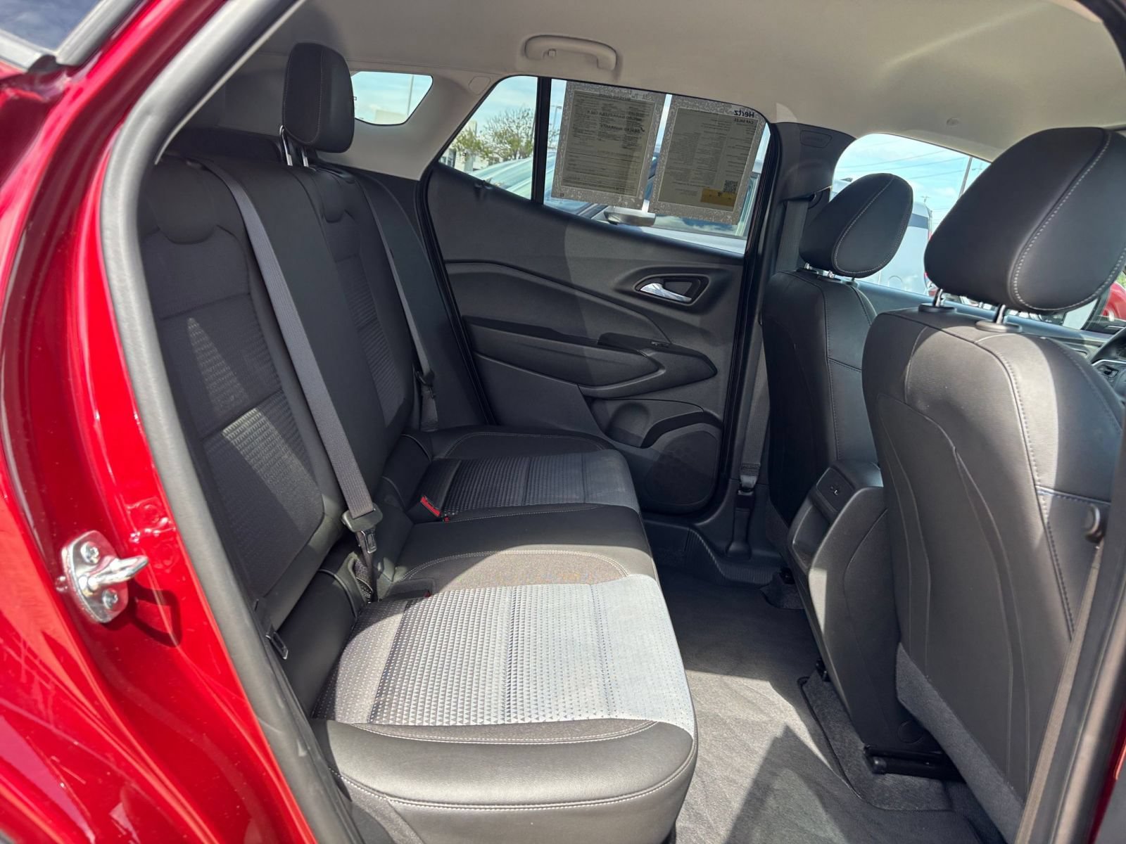 Used 2025 Chevrolet Trax LT w/ LT Convenience Package FWD image 20