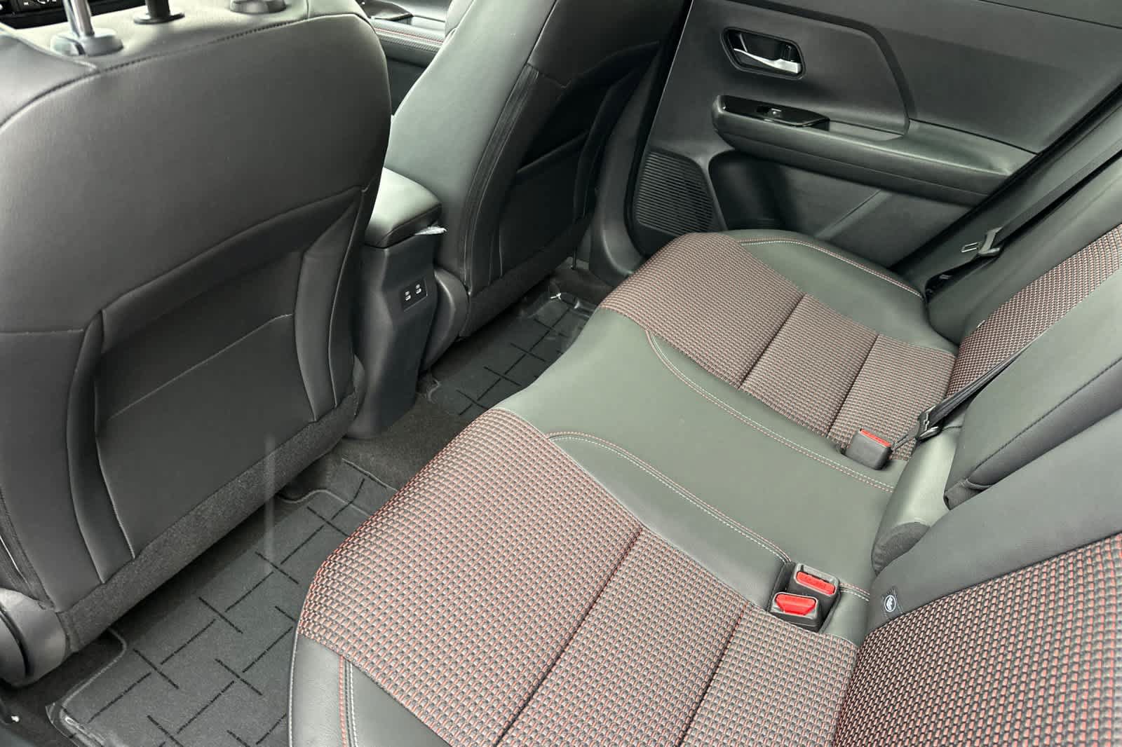 New 2026 Nissan Kicks SR AWD/4WD image 4