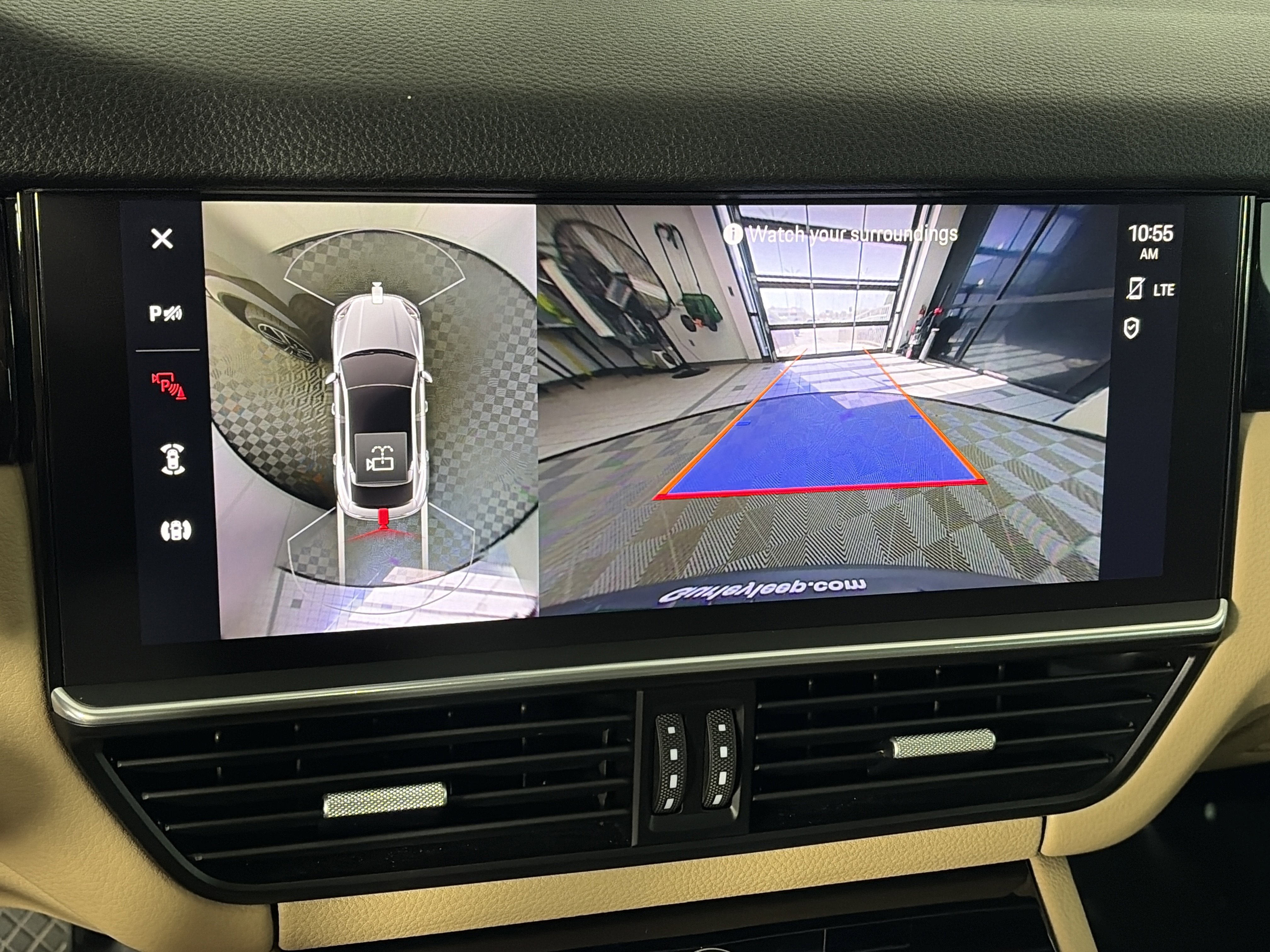 Used 2023 Porsche Cayenne Platinum Edition image 22