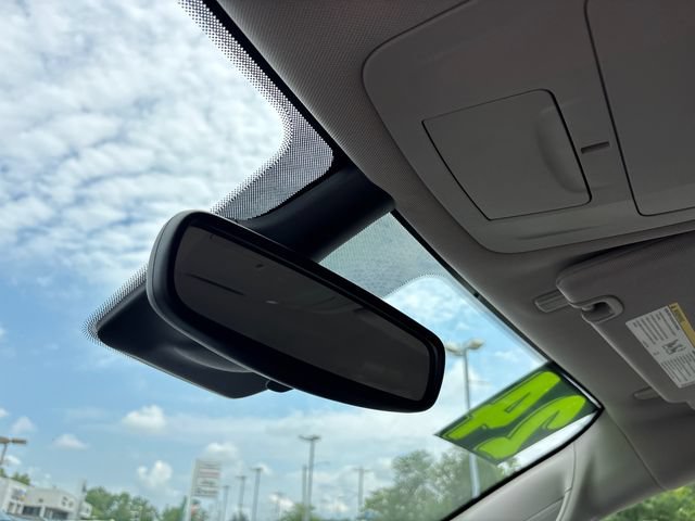 Used 2024 Chrysler Pacifica Touring-L FWD image 29