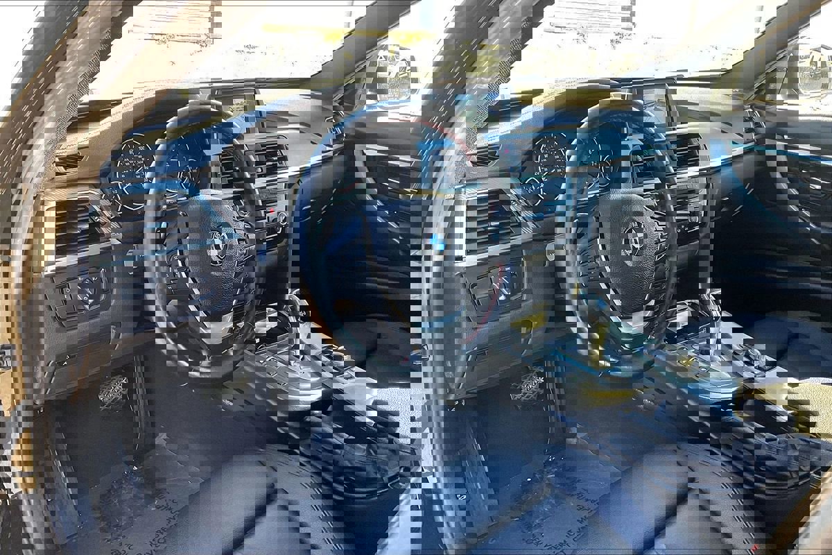 Used 2018 BMW 330i Sedan w/ Shadow Sport Edition image 14