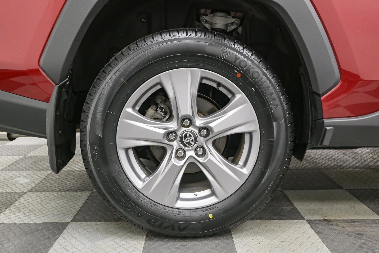 Used 2024 Toyota RAV4 XLE w/ Convenience Package image 17