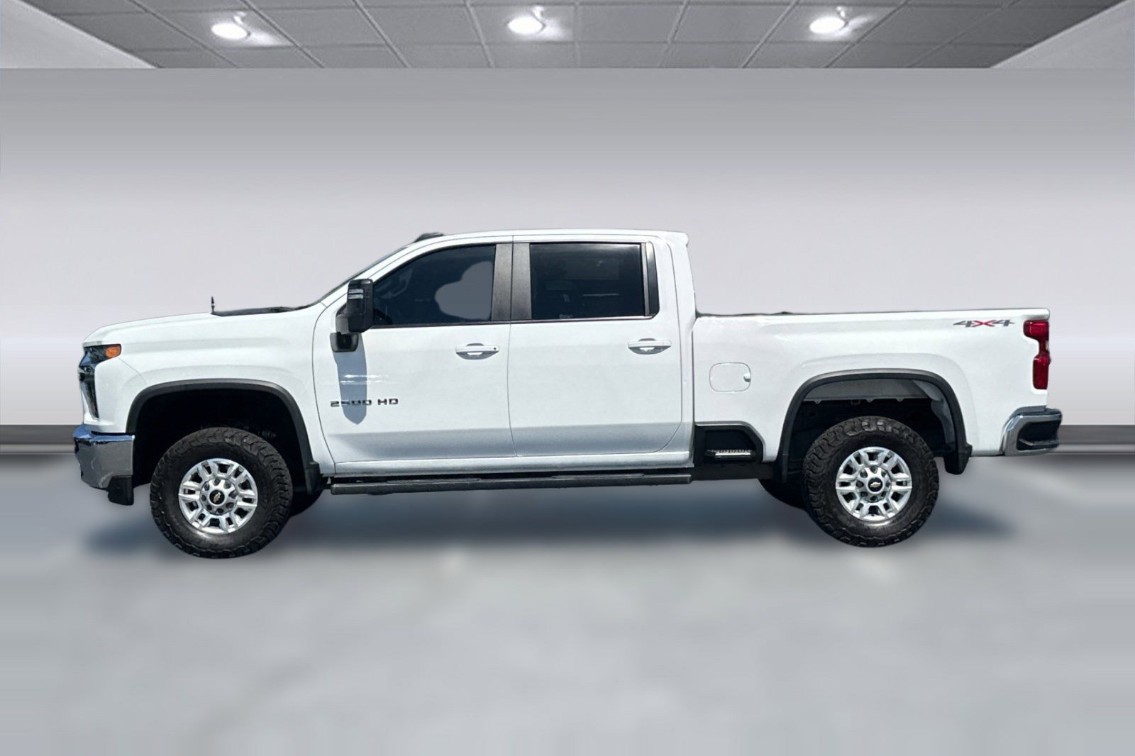 Used 2023 Chevrolet Silverado 2500 LT AWD/4WD image 2