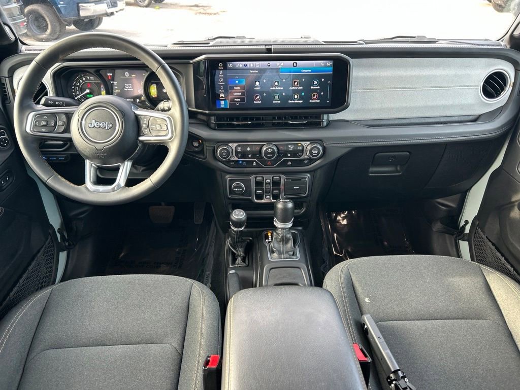 Used 2024 Jeep Wrangler Unlimited Sahara AWD/4WD image 32