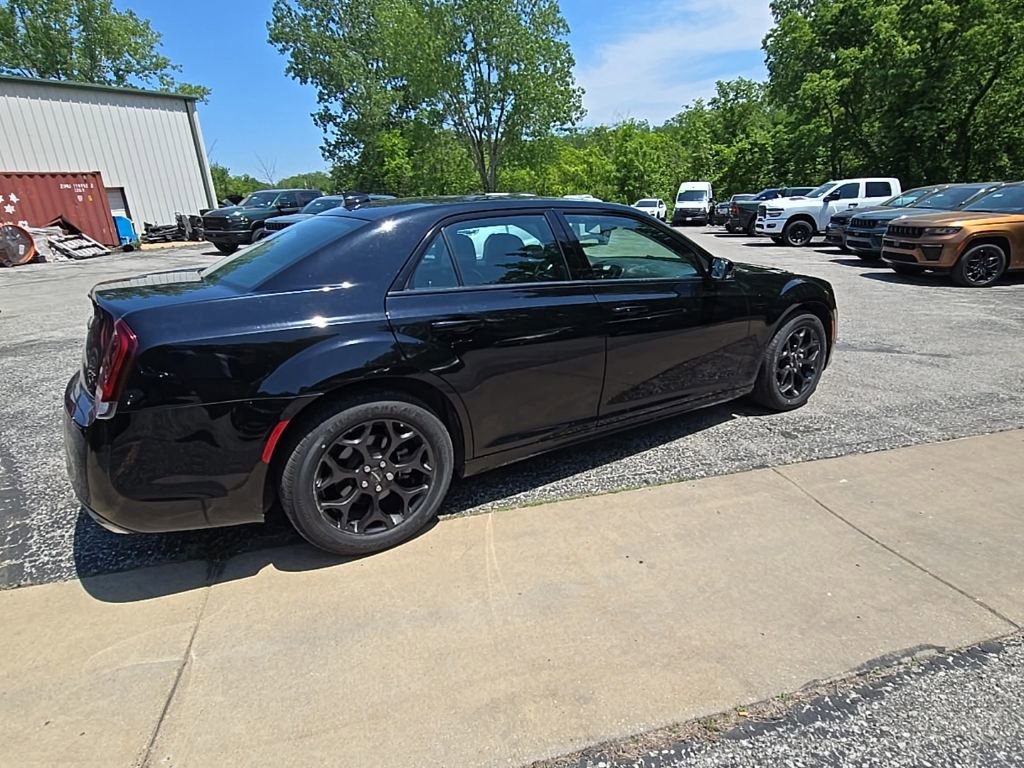 Used 2021 Chrysler 300 Touring L AWD/4WD image 8