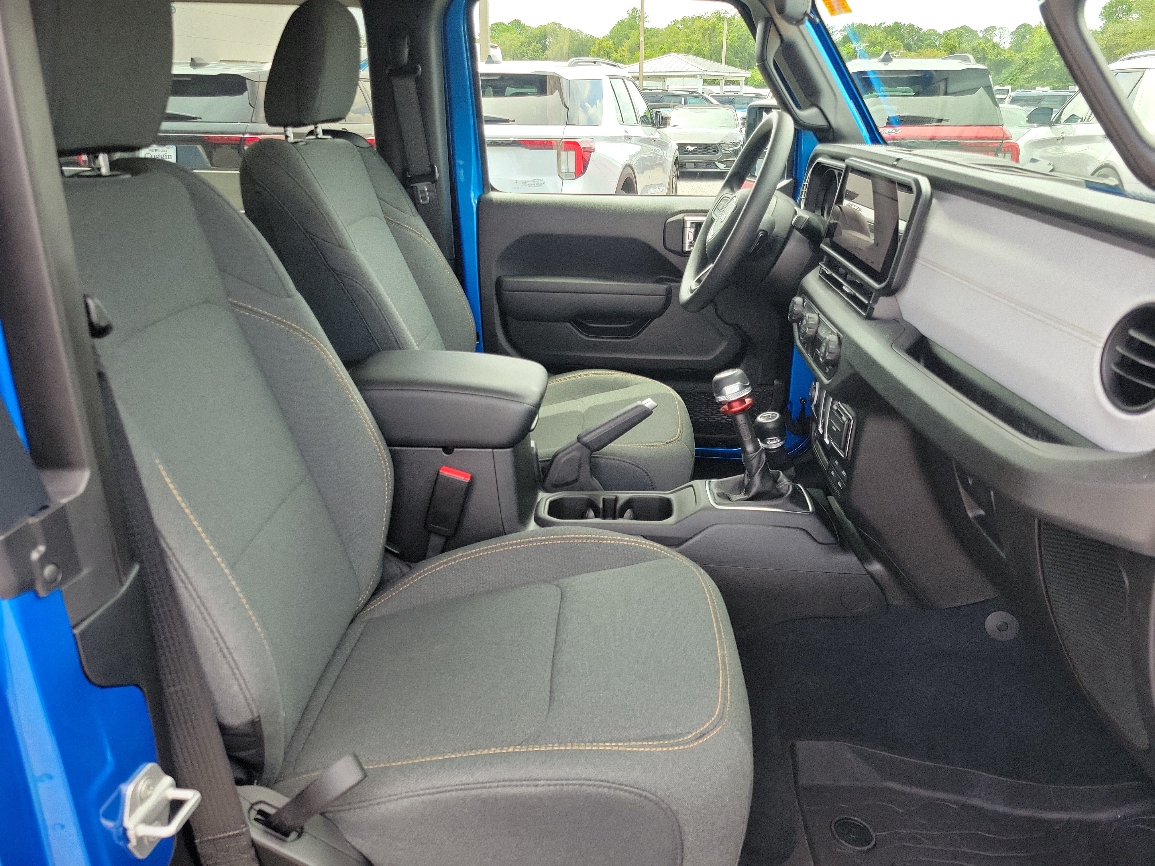 Used 2025 Jeep Wrangler Sport AWD/4WD image 30