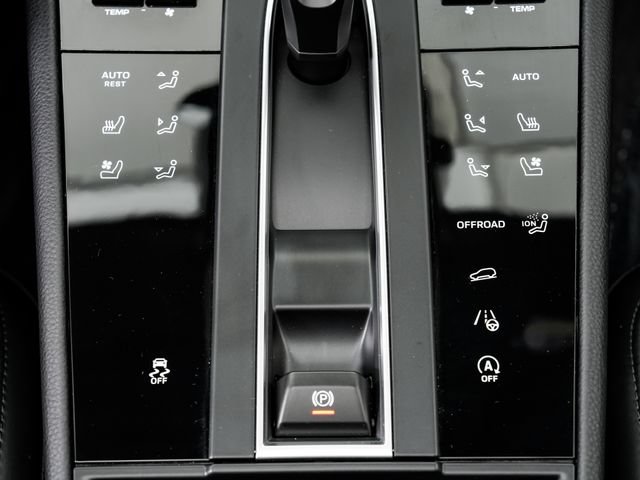 Certified 2026 Porsche Macan AWD/4WD image 19