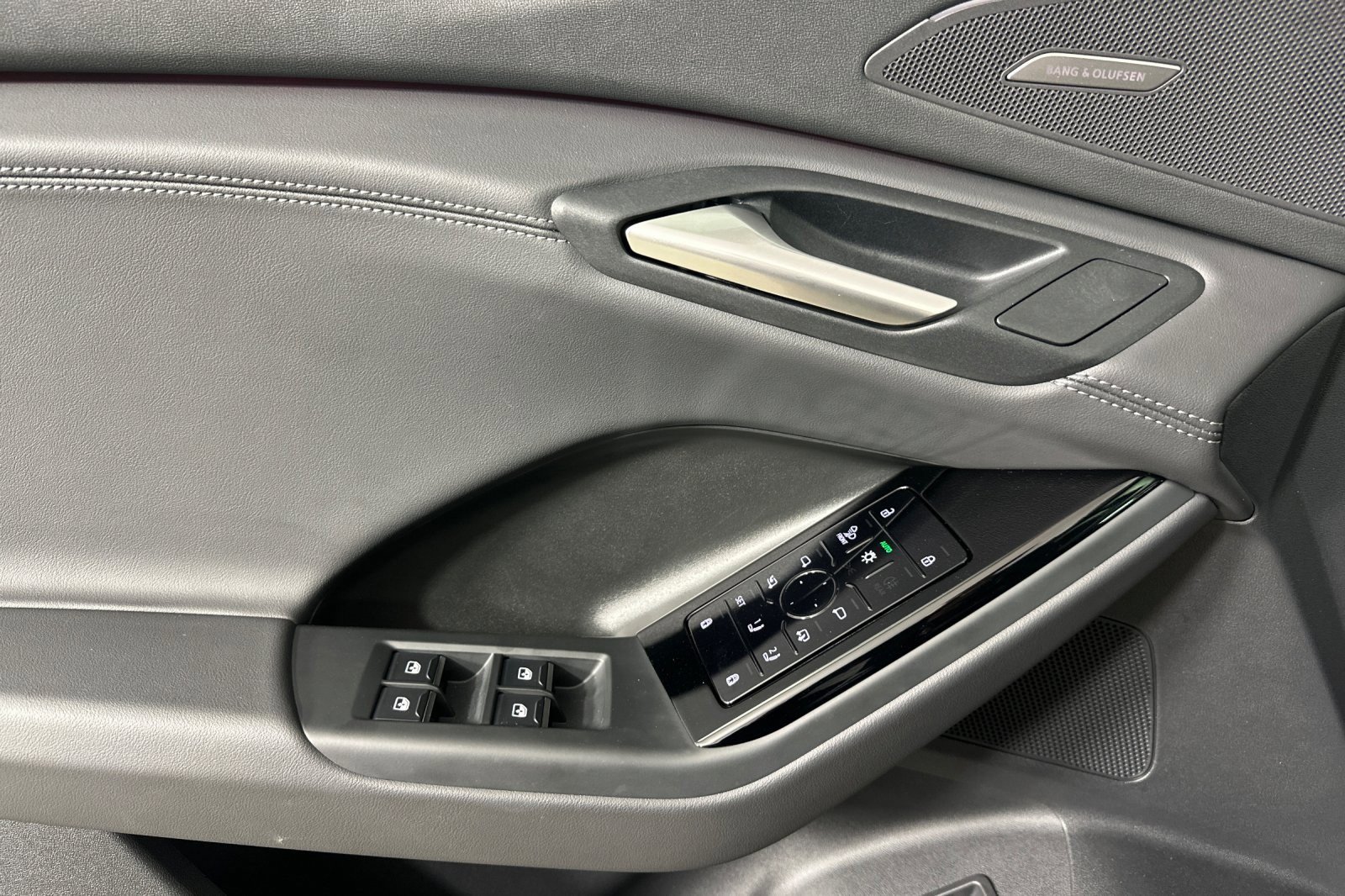 Used 2025 Audi Q6 e-tron Premium Plus w/ Premium Plus image 10