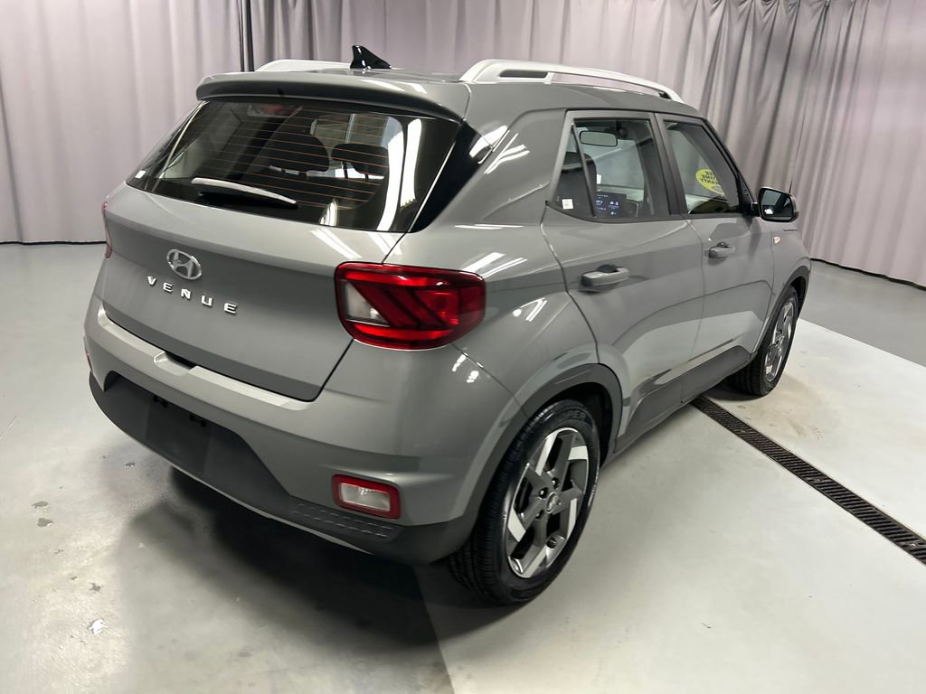 Used 2022 Hyundai Venue SEL FWD image 7