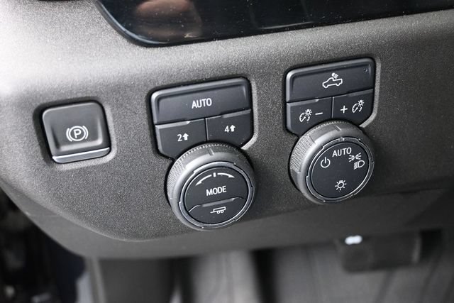 Used 2023 Chevrolet Silverado 1500 LT AWD/4WD image 19