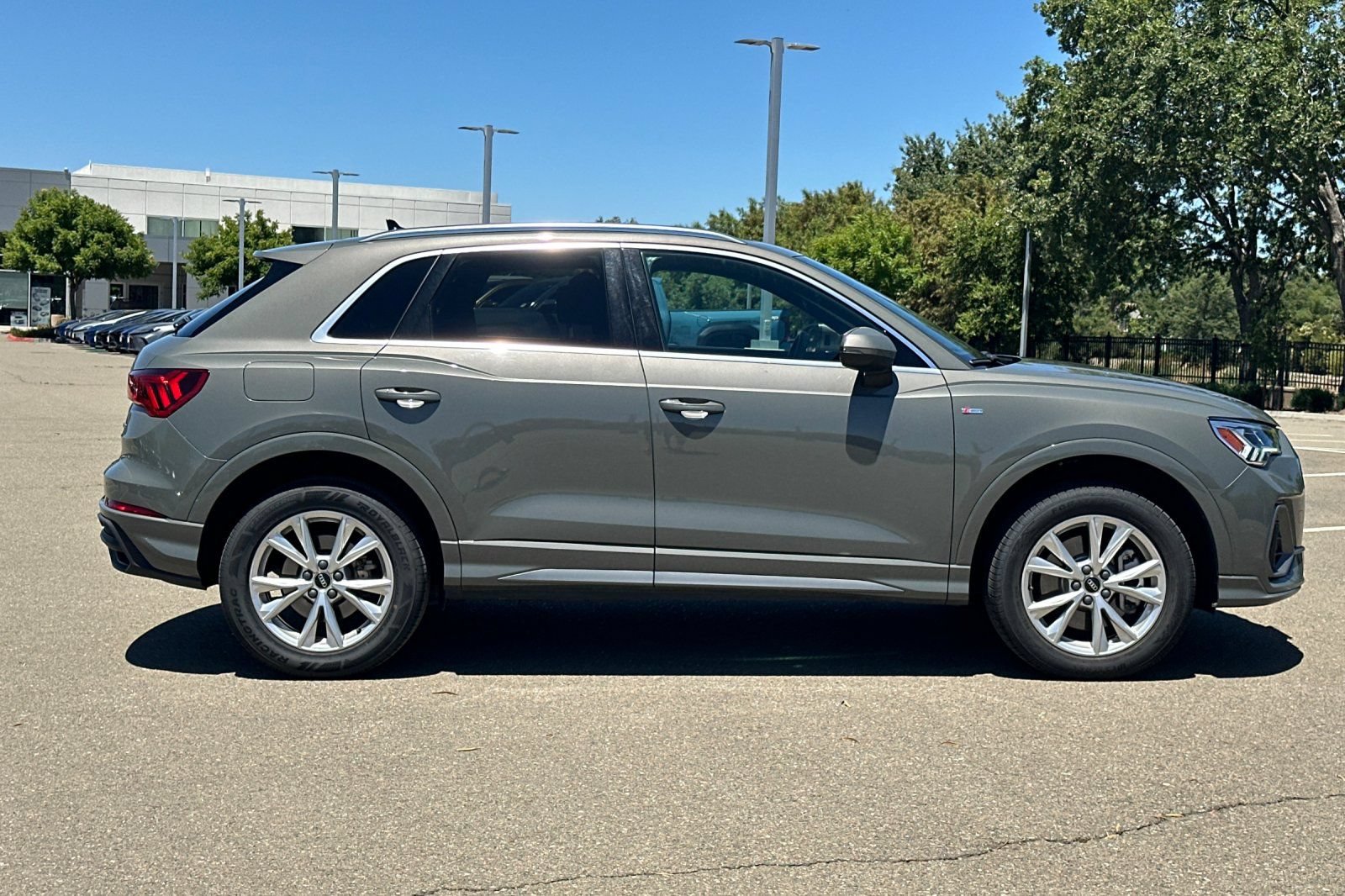 Used 2025 Audi Q3 2.0T Premium AWD/4WD image 3