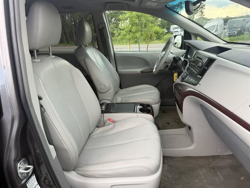 Used 2013 Toyota Sienna XLE AWD/4WD image 10