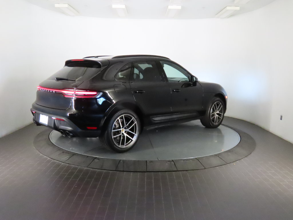 Certified 2026 Porsche Macan AWD/4WD image 7