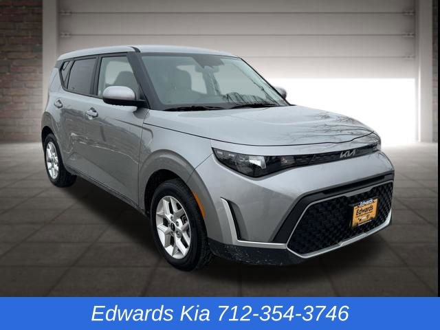 Used 2025 Kia Soul LX image 1