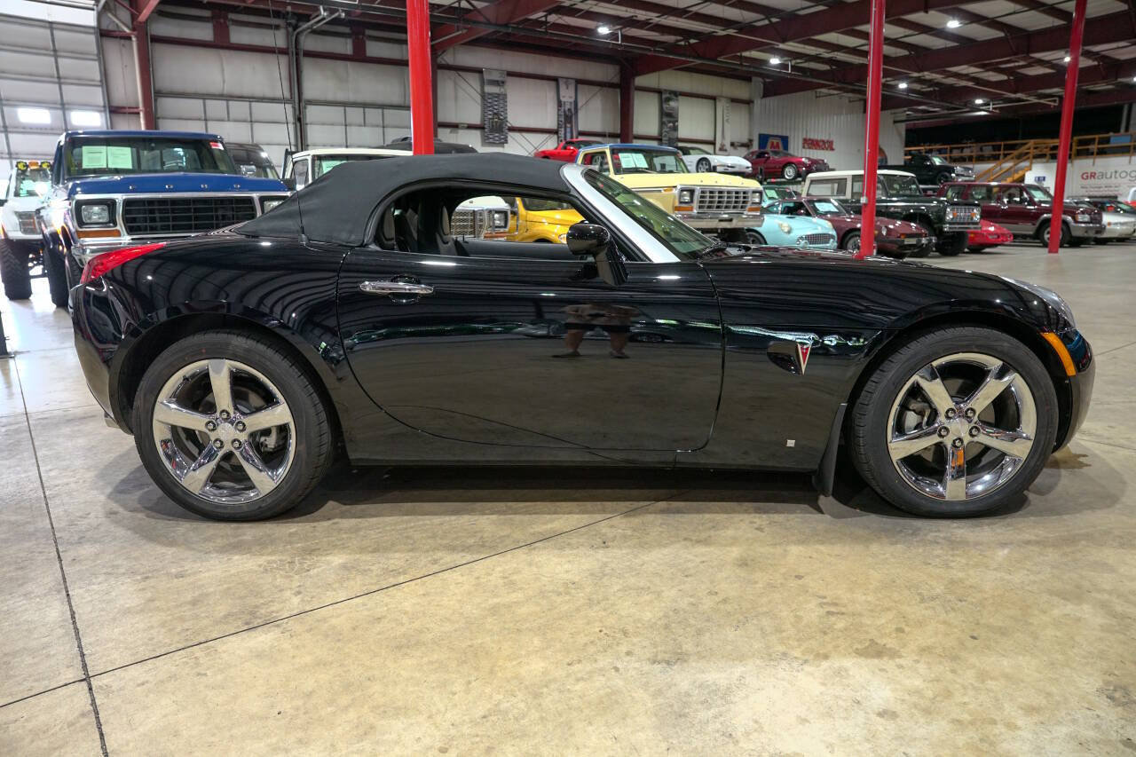 Used 2006 Pontiac Solstice Convertible w/ Premium Package RWD image 25
