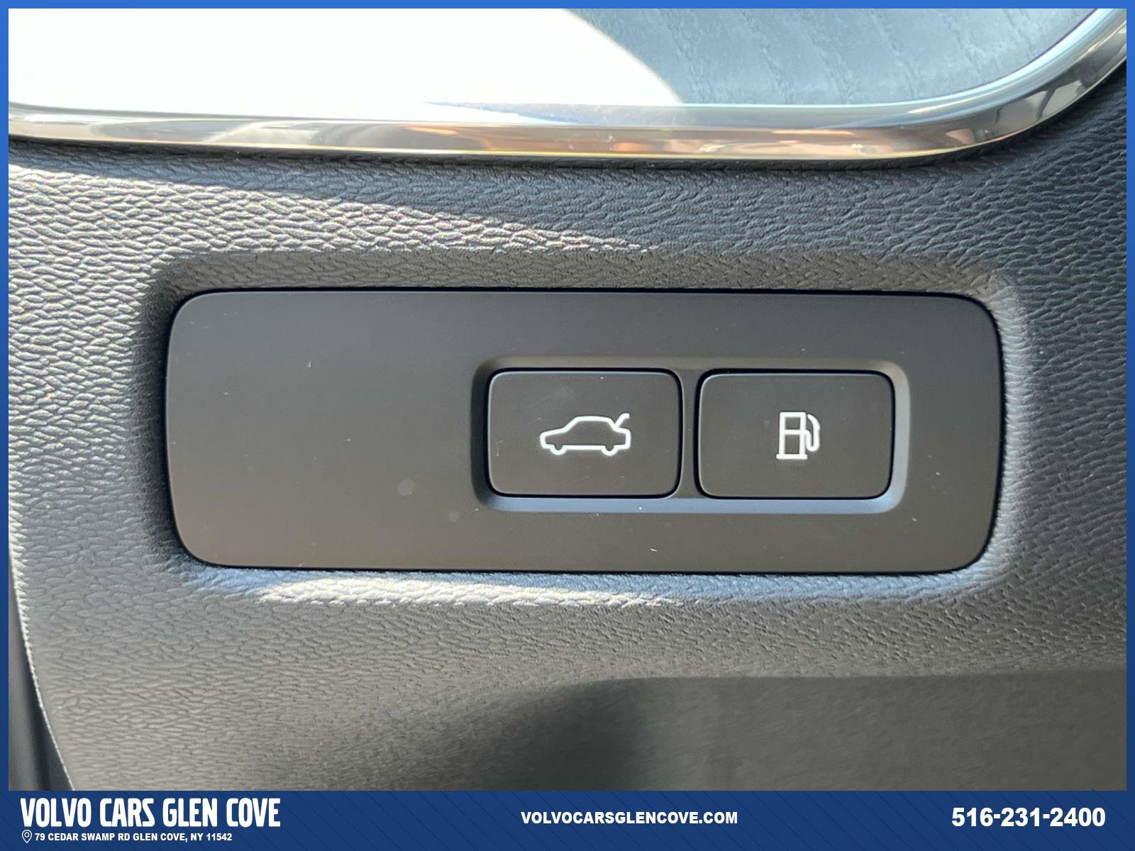 Certified 2025 Volvo XC60 T8 Plus w/ Protection Package Premier image 20