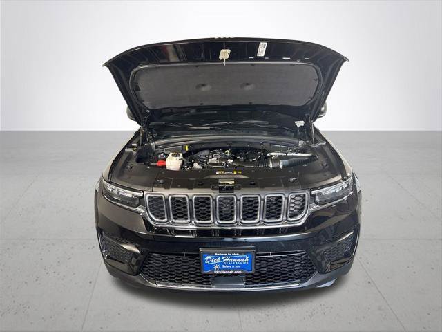 Certified 2025 Jeep Grand Cherokee Laredo w/ MOPAR Finishing Package AWD/4WD image 22