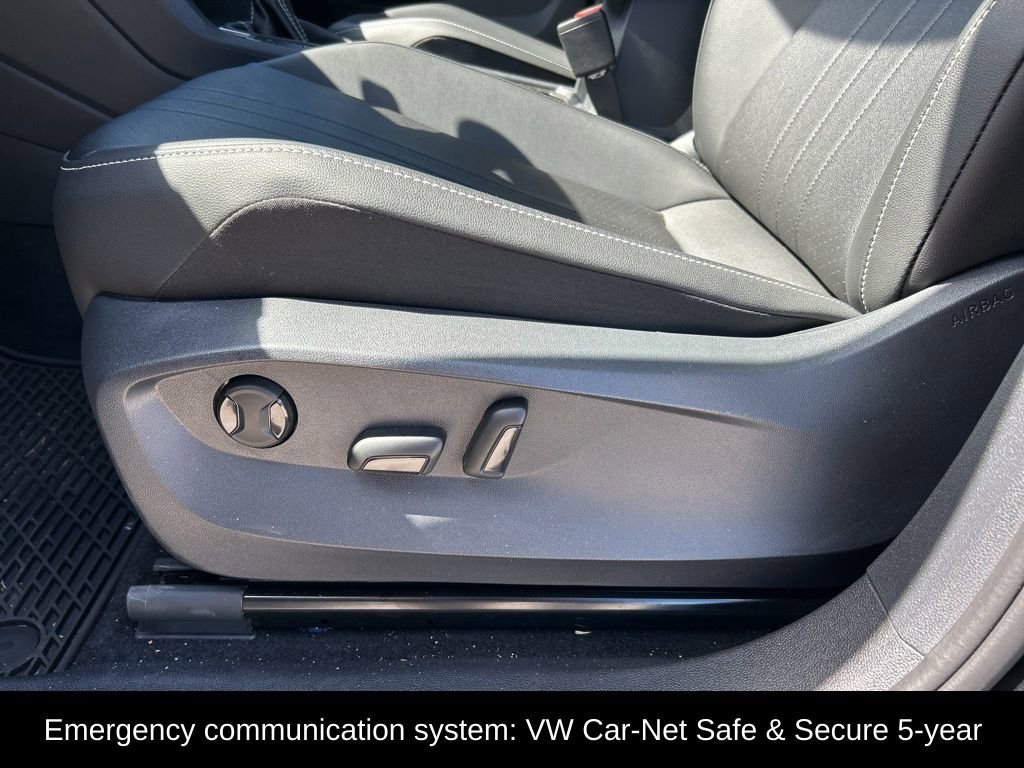 Certified 2024 Volkswagen Tiguan SE R-Line image 10