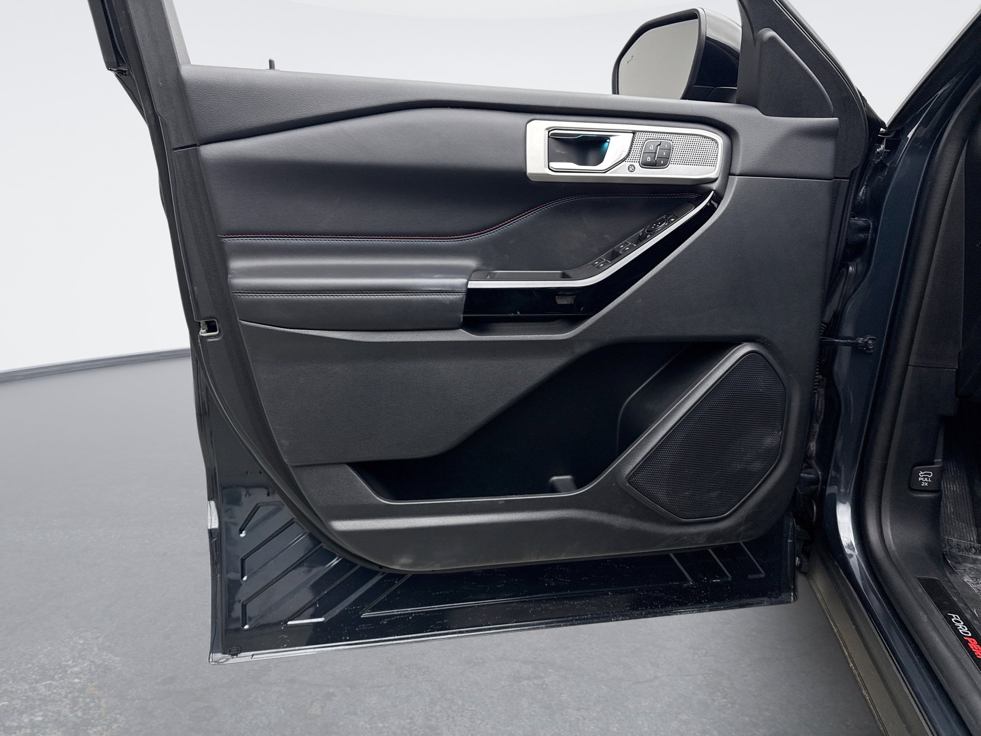 Used 2023 Ford Explorer ST w/ Equipment Group 401A image 9