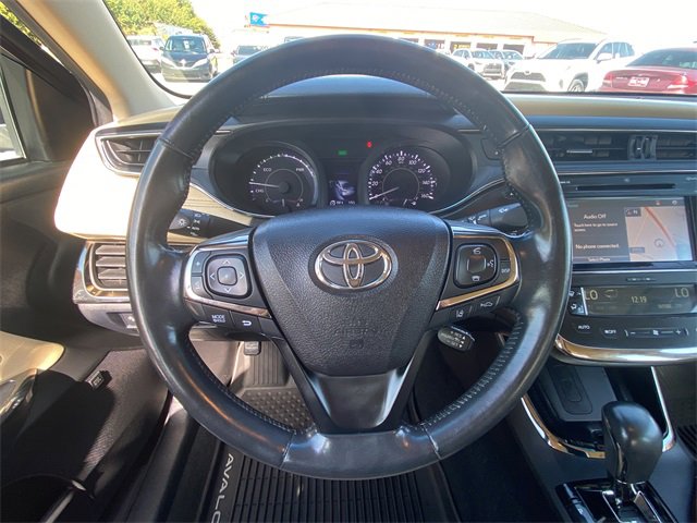 Used 2017 Toyota Avalon Limited image 22
