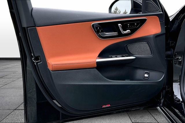 Used 2025 Mercedes-Benz C 300 4MATIC Sedan image 23