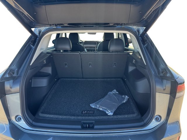 New 2026 Volkswagen Tiguan SE FWD image 12