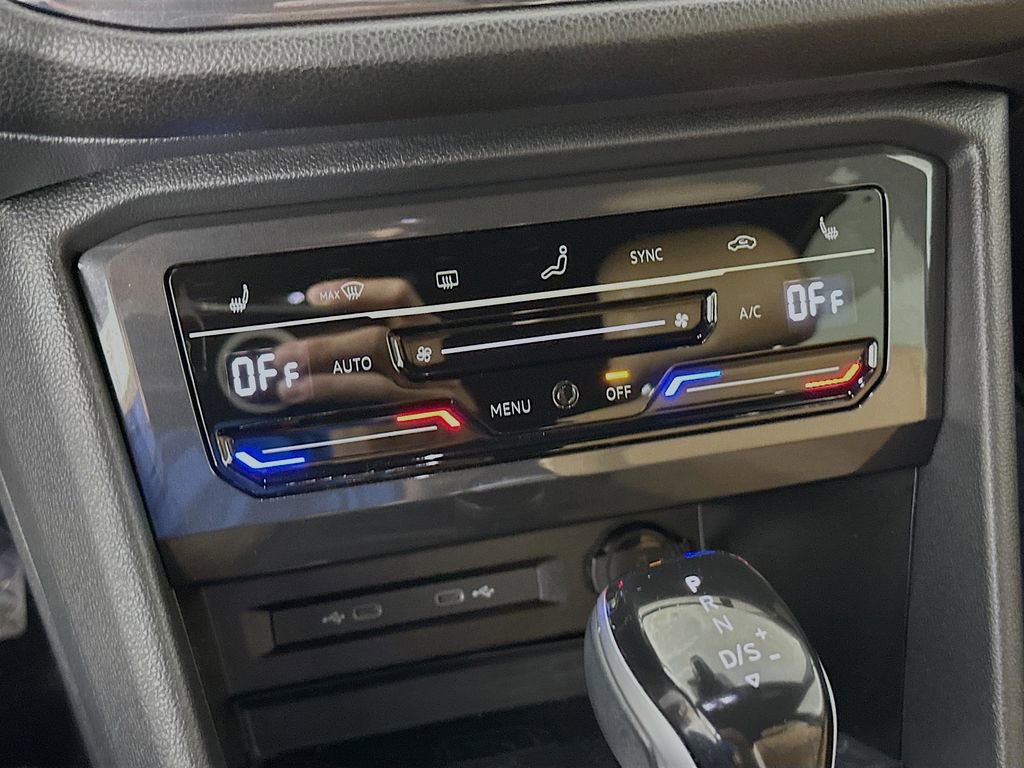 Used 2023 Volkswagen Tiguan SE image 17