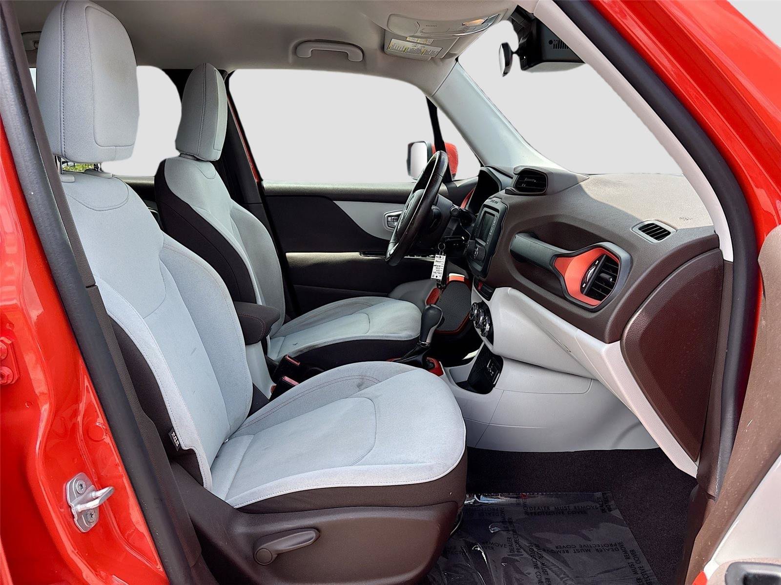 Used 2015 Jeep Renegade Latitude FWD image 25