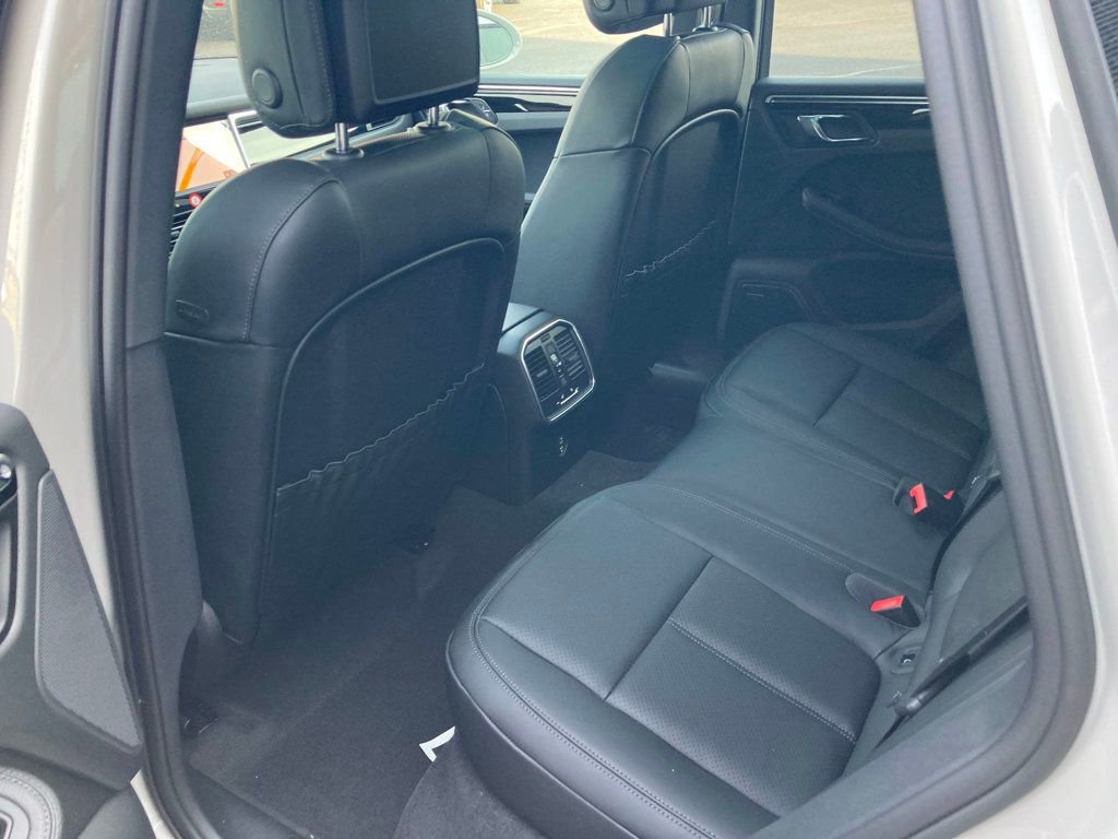 Used 2024 Porsche Macan image 29