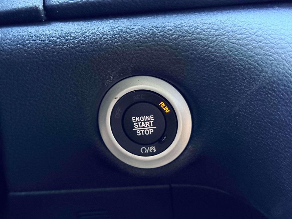 New 2026 Chrysler Pacifica Select AWD/4WD image 17
