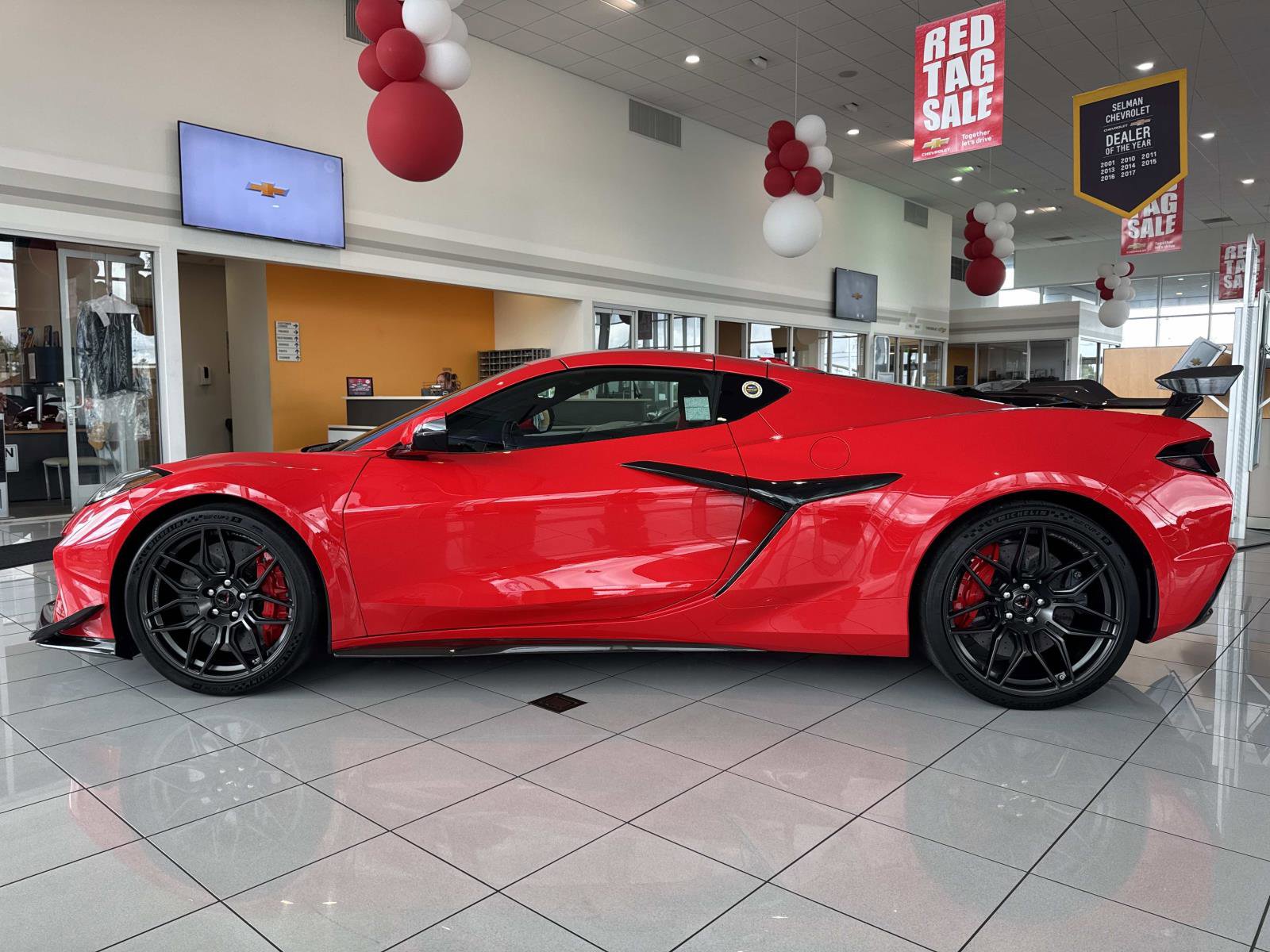 Used 2024 Chevrolet Corvette Z06 w/ Z07 Performance Package image 5