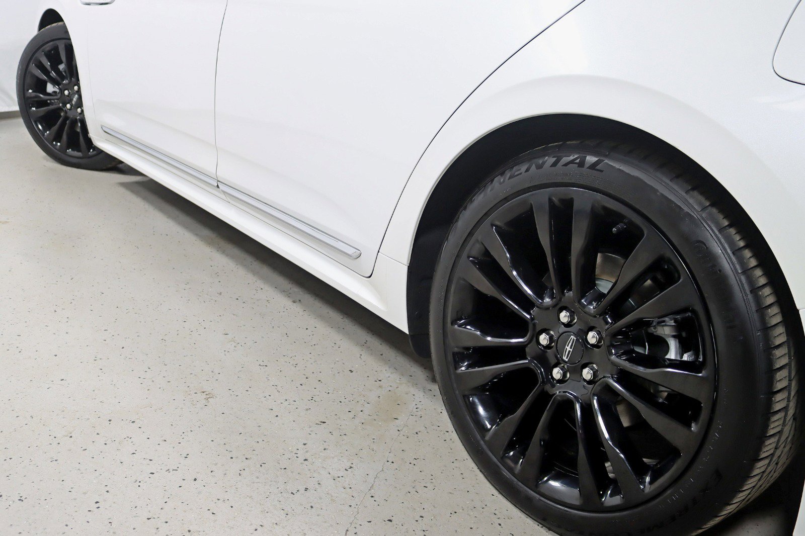 Used 2020 Lincoln Continental Reserve image 13