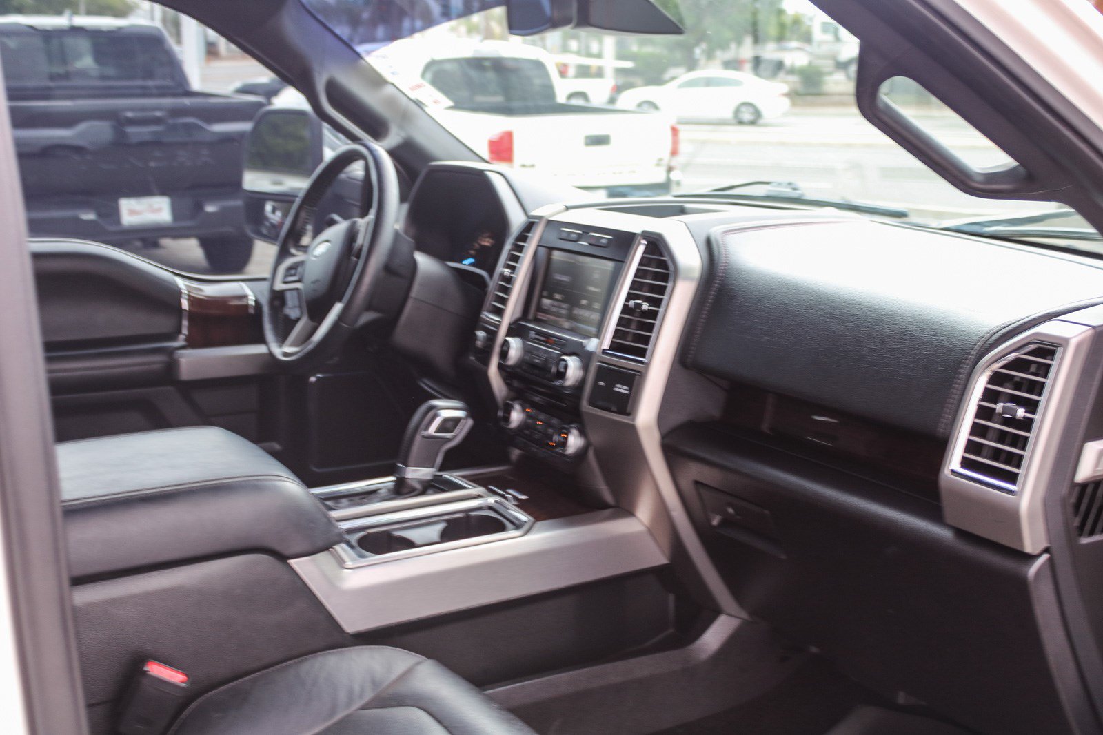 Used 2015 Ford F150 Platinum w/ Equipment Group 701A Luxury AWD/4WD image 18