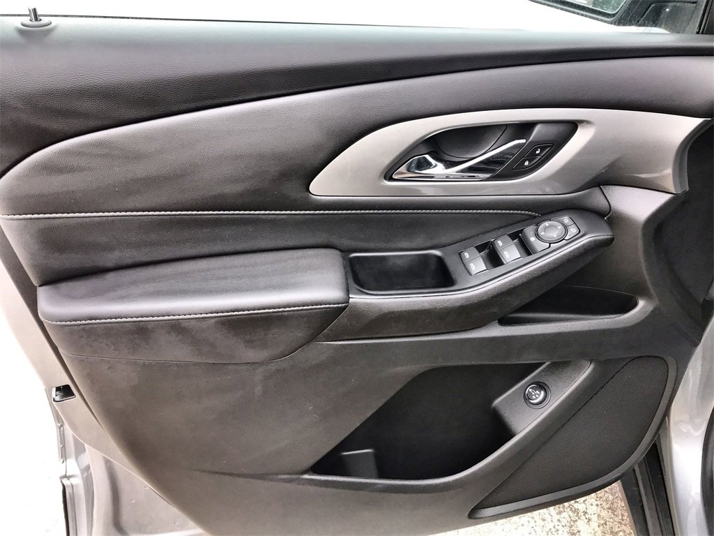 Used 2023 Chevrolet Traverse LT image 13