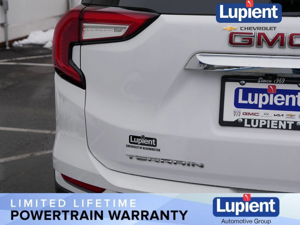 Used 2024 GMC Terrain SLT w/ Infotainment Package II image 6