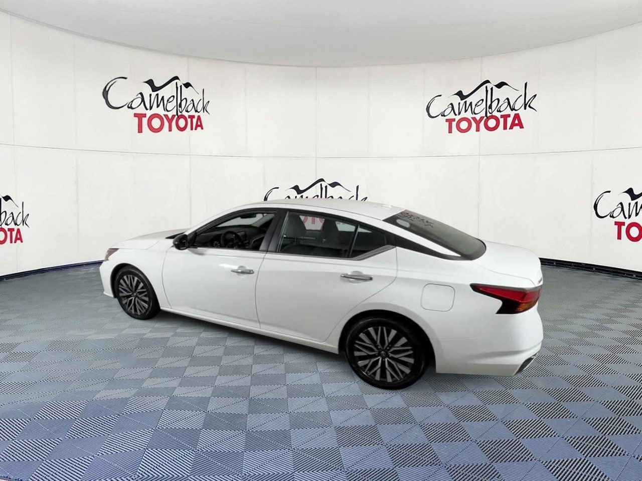 Used 2025 Nissan Altima 2.5 SV FWD image 8