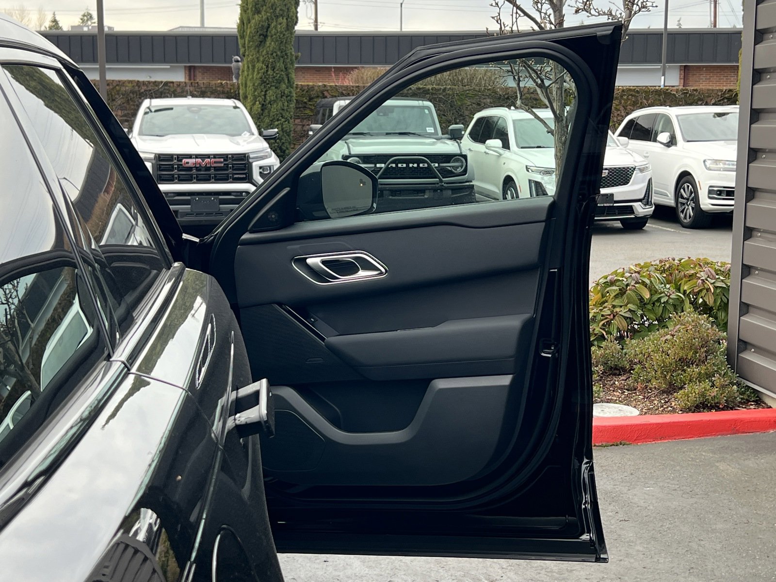 New 2025 Land Rover Range Rover Velar Dynamic SE image 8