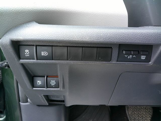 Used 2024 Toyota Sienna LE image 17