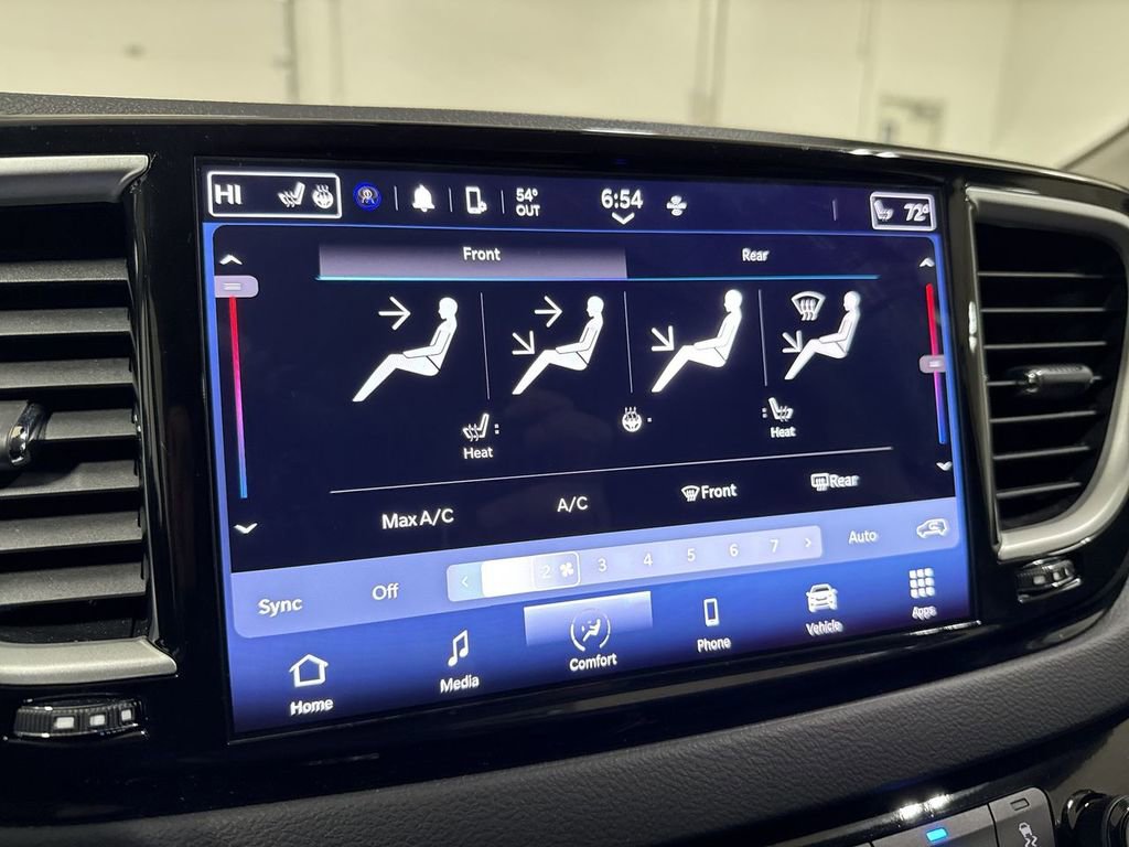 Used 2024 Chrysler Pacifica Touring-L image 16