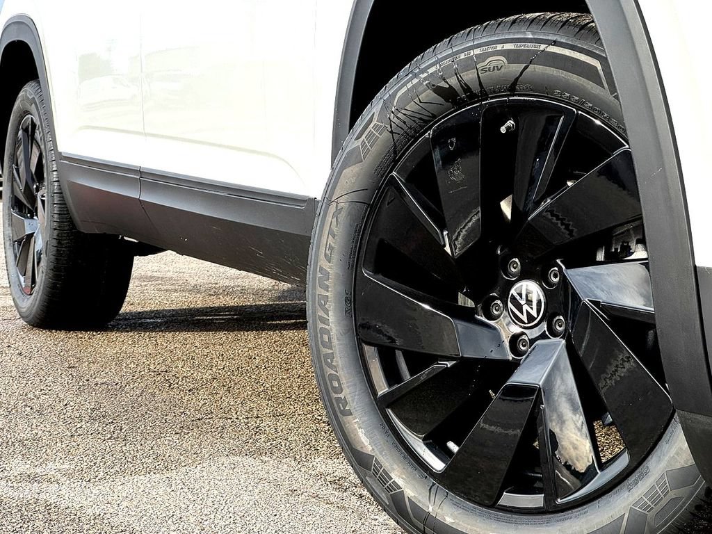 New 2026 Volkswagen Atlas SE FWD image 2