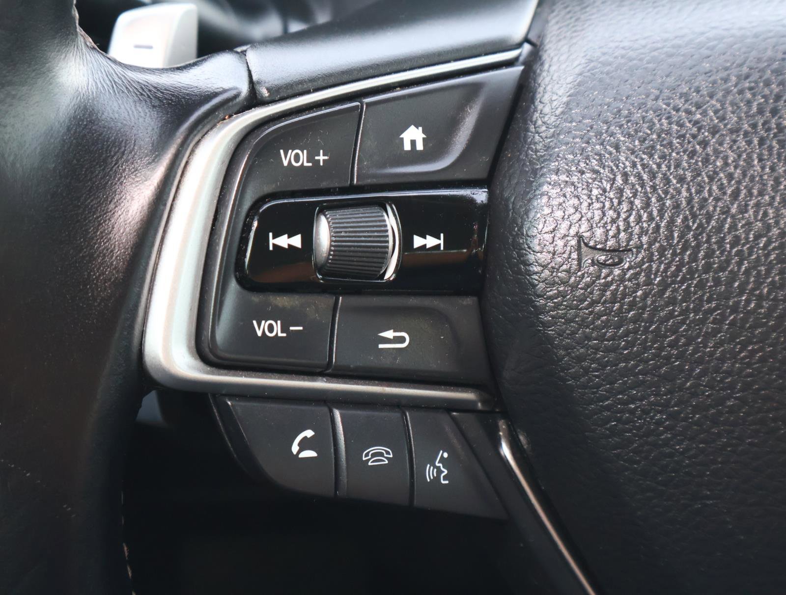 Used 2018 Honda Accord Touring image 24