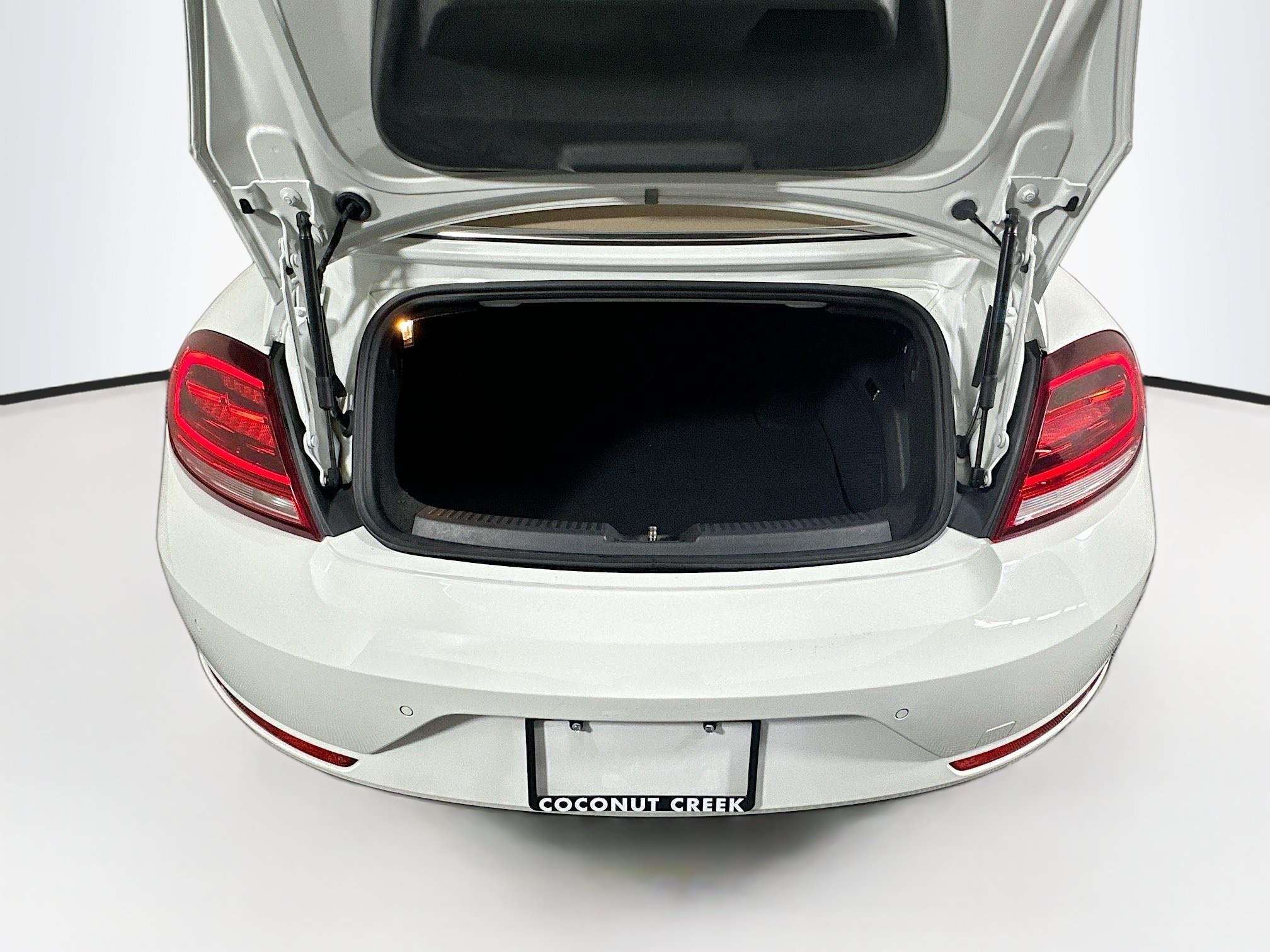 Used 2019 Volkswagen Beetle 2.0T Final Edition SEL FWD image 30
