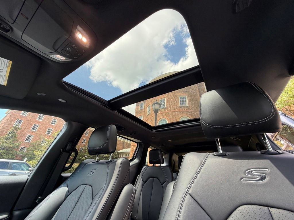 New 2026 Chrysler Pacifica Select w/ S Appearance Package FWD image 32