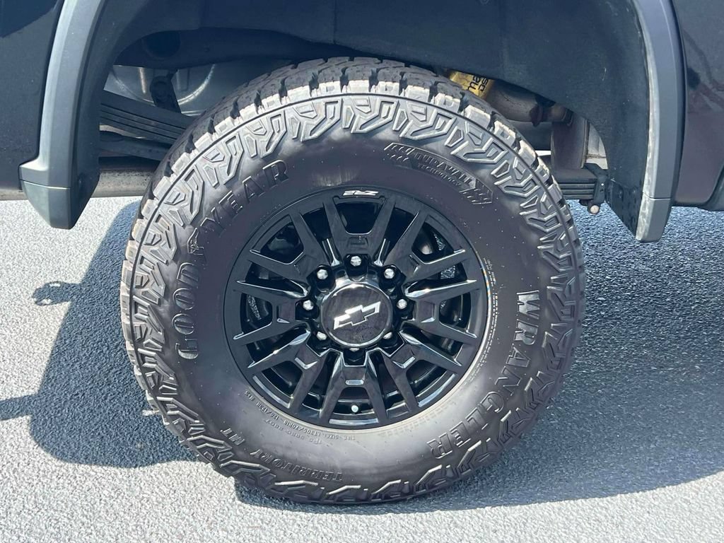 Used 2024 Chevrolet Silverado 2500 ZR2 w/ Technology Package AWD/4WD image 11