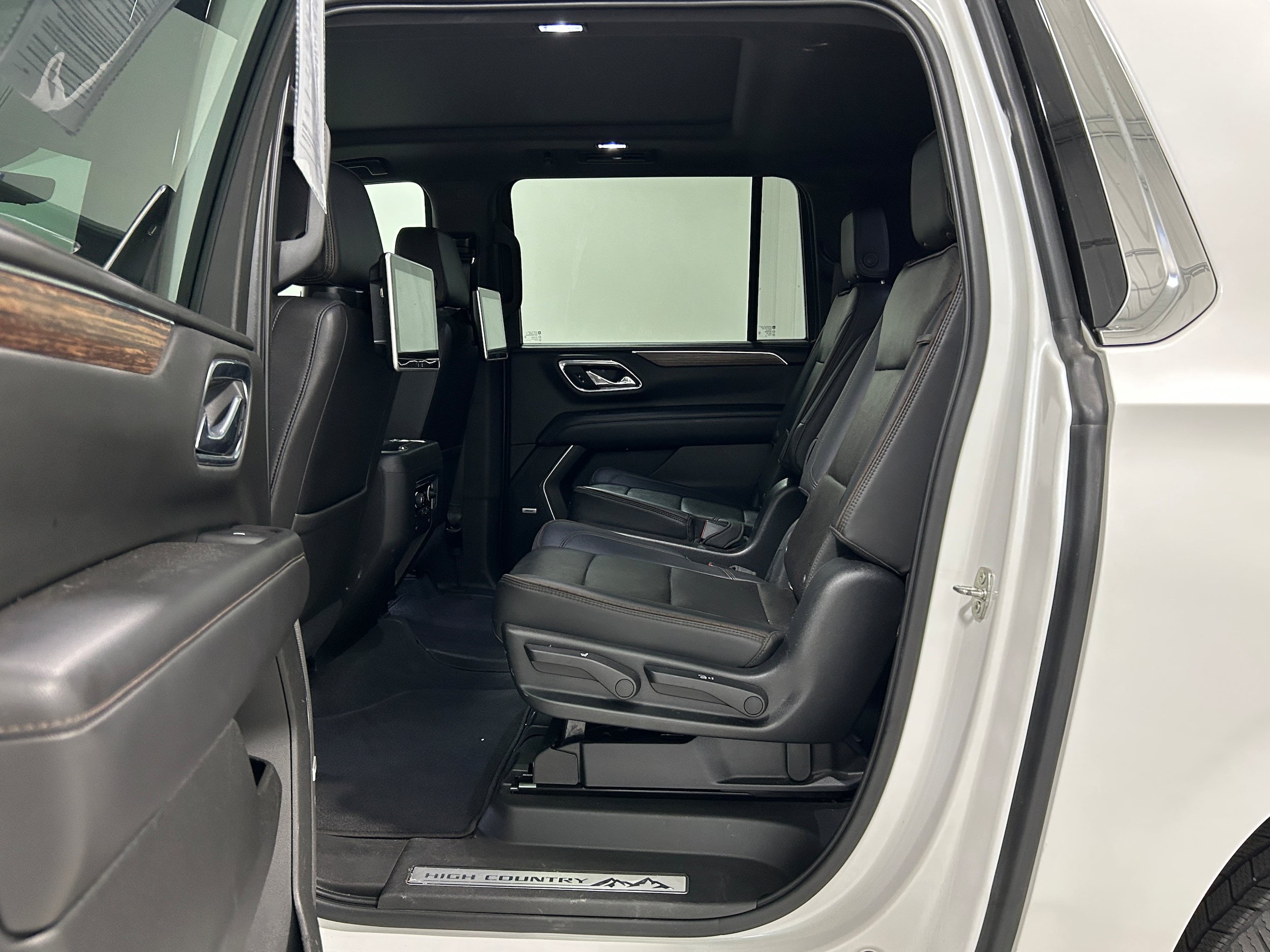 Used 2021 Chevrolet Suburban High Country w/ Premium Package AWD/4WD image 30