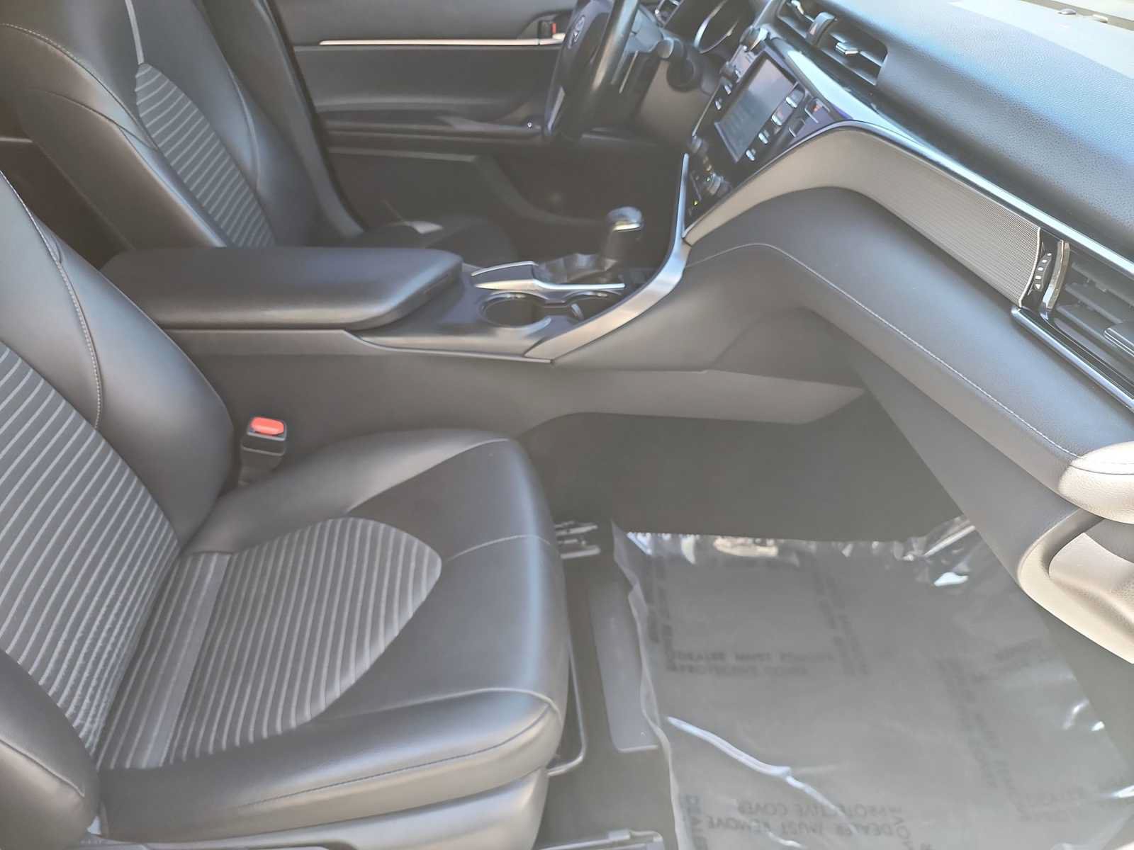 Used 2018 Toyota Camry SE w/ Moonroof Package FWD image 22