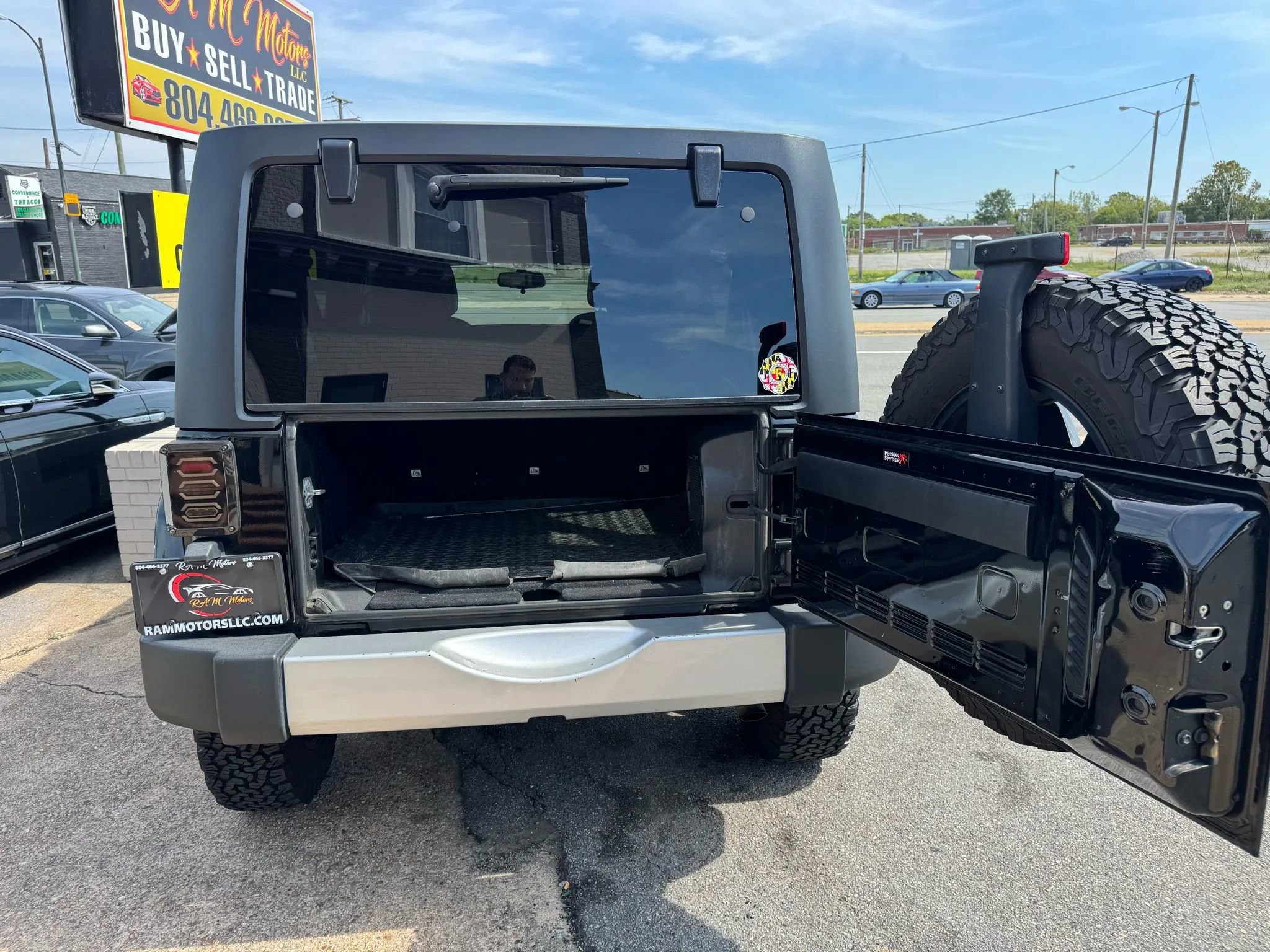 Used 2013 Jeep Wrangler Unlimited Sahara w/ Connectivity Group image 11